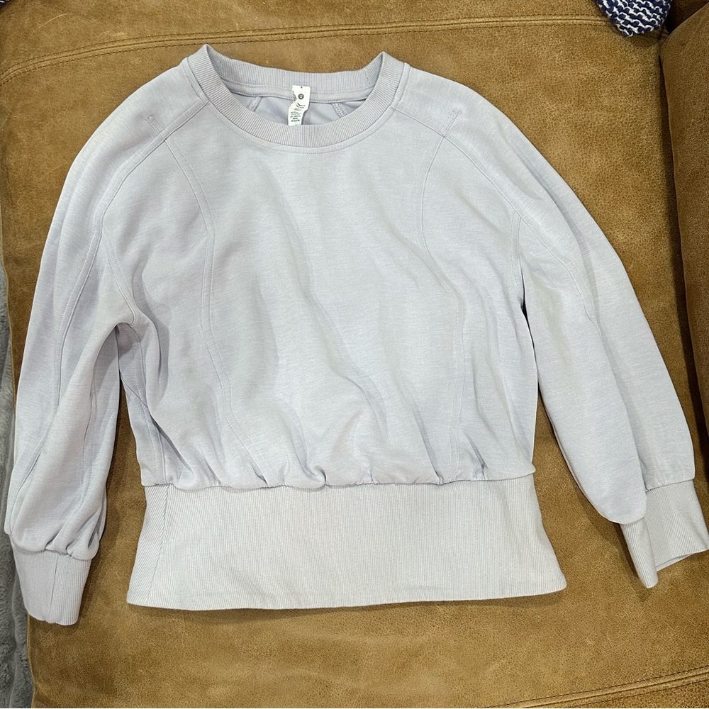 Lululemon Cropped Crewneck 
Size: 4
